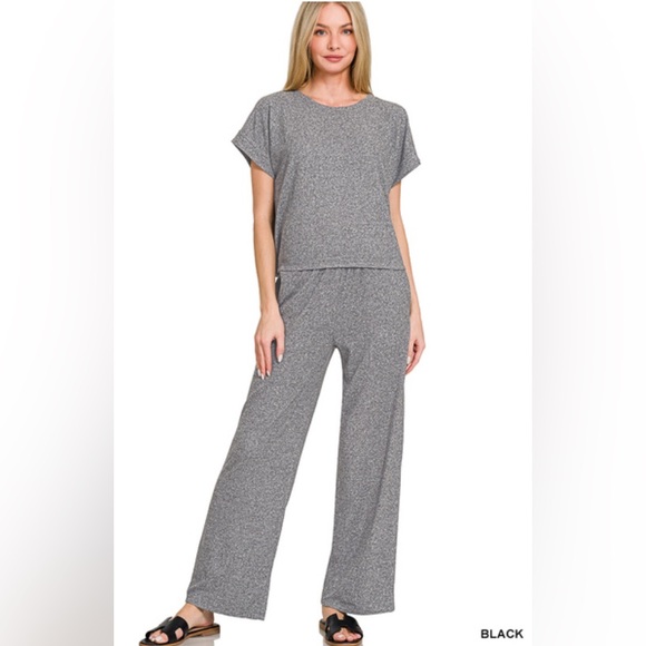 NWT ZENANA SHORT SLEEVE TEE & LOUNGE PANTS SET - Picture 1 of 2
